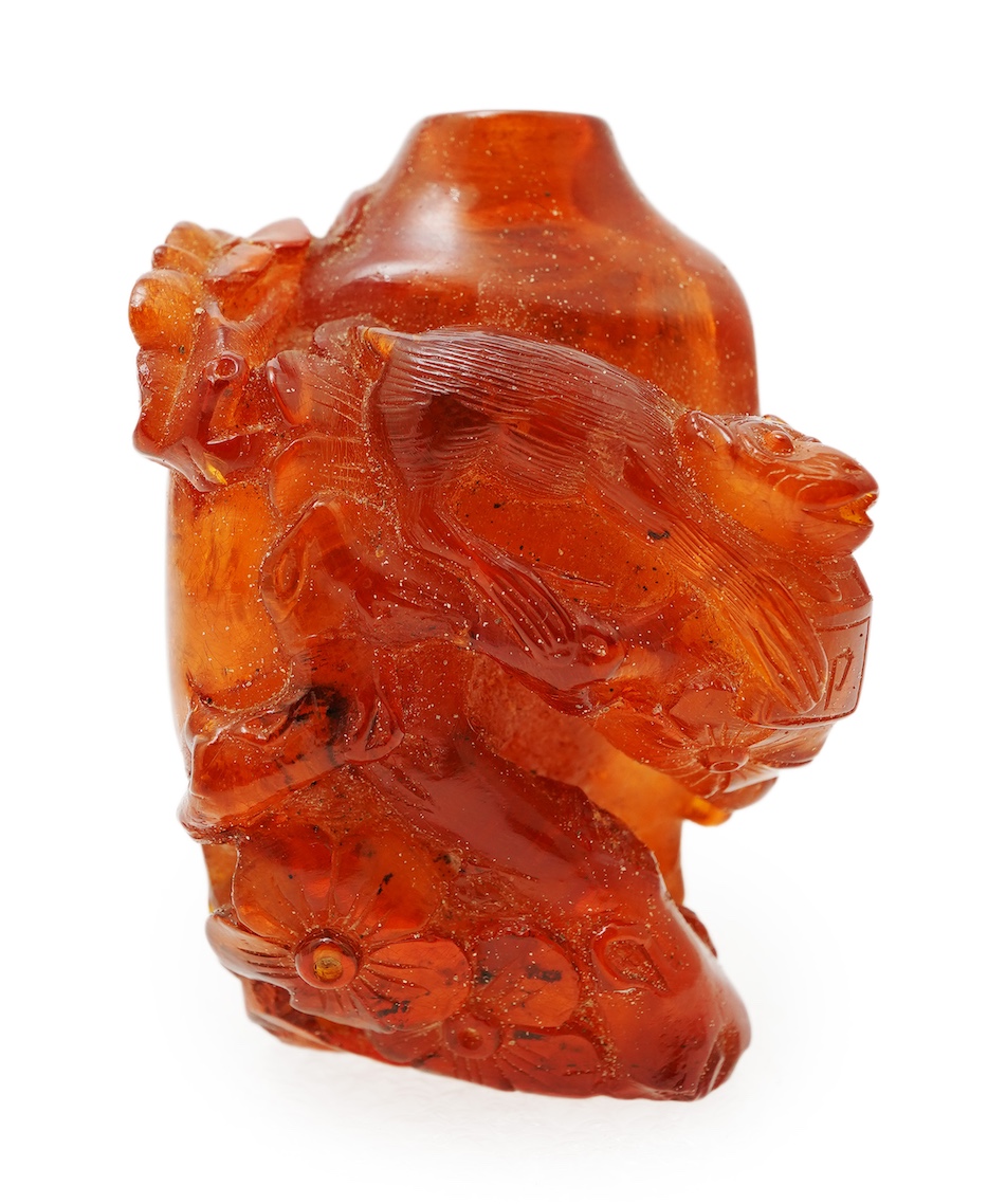 A Chinese caved amber snuff bottle, 19th century